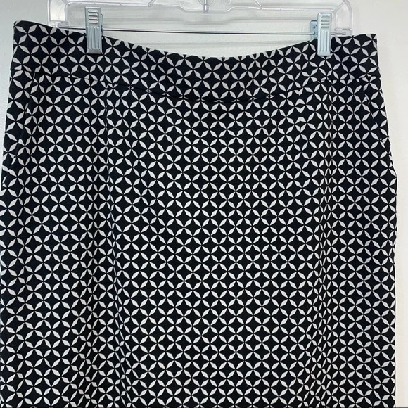 Black Geometric Skirt 14  Black White Pockets Knee Length Classic Career Office - Picture 2 of 10